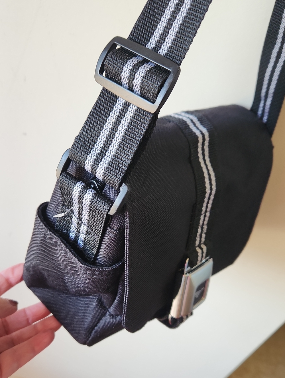 Ford Mustang Purse Bag Seatbelt Buckle Black - Picture 4 of 16